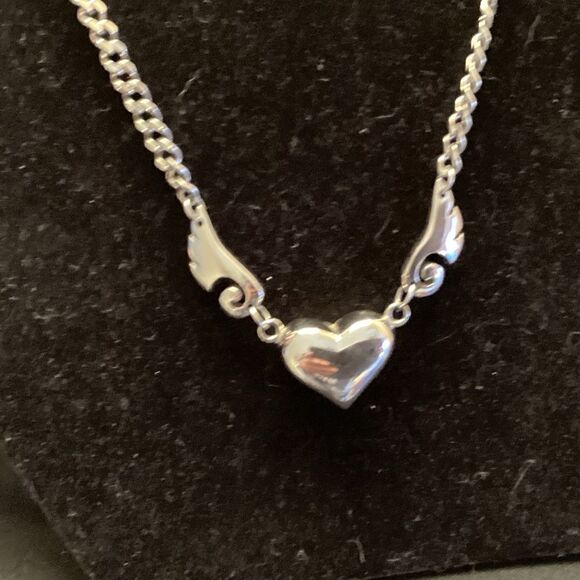 Silvertone Curb Link Puffed Heart Necklace w/Adjustable link - Picture 4 of 6